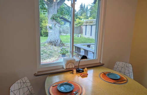 The Bowl of Edmonds House | NEW! 1957 MODEL HOME! Pet and vinyl friendly!