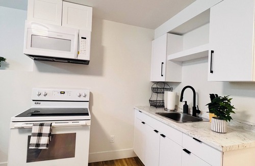 Moncton House | New and Modern Suite in Bristol Riverview