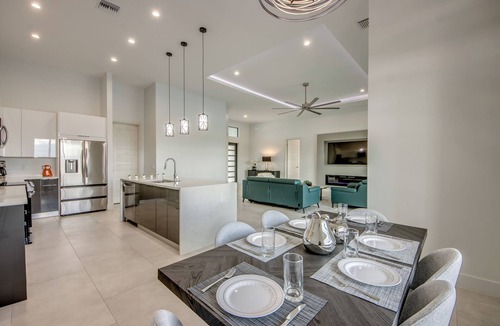 Mariner House | NEW BUILD - Heated Pool - Spa - Wide Canal - Southern Exp - Upgraded BBQ -4 Beds