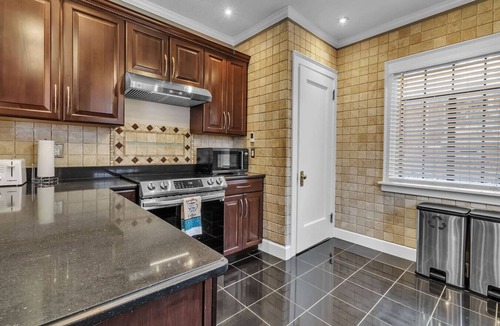 Niagara Falls House | *New*Close to Falls*Beautiful*Spacious*Parking*A/C