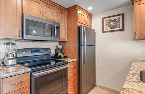 Historic Lahaina Front Street Condo | NEW LISTING: Lahaina Shores 513 – Oceanfront Views