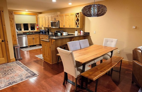 Carrabassett Valley Condo | [NEW LISTING] Luxury Ski in/Ski Out Sugarloaf Trailside Retreat. Hot Tub!