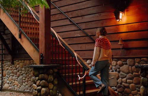 Gold Bar Cabin | NEW! Luxurious custom log home w/river views- perfect romantic getaway!