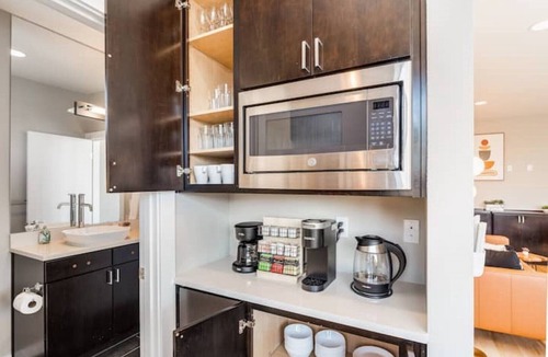 West Woodland House | *NEW* Modern 4B3.5BA w/Rooftop in Ballard/Fremont