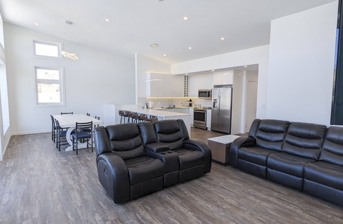Okanagan-Similkameen House | New Modern Executive Home across from Skaha Lake.