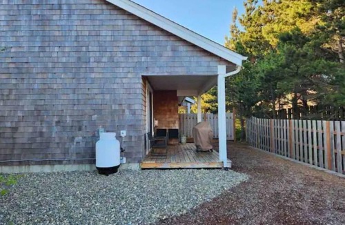 Long Beach House | New Modern Townhouse, only short walk to the beach