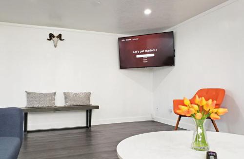 Southeast Boise Apartment | New on Bsu Campus 3 beds Fully Remodeled
