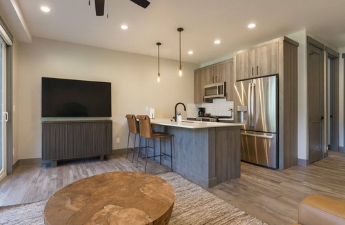 Purgatory Apartment | NEW Romantic 1 Bed/1 Bath Getaway Across From Purgatory Resort