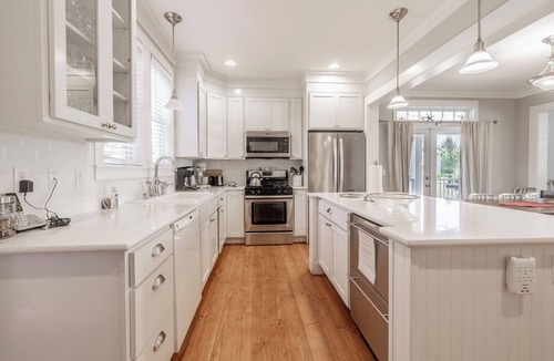 Seabrook House | *NEW* Seabrook's Oceans Five: Dog Friendly!