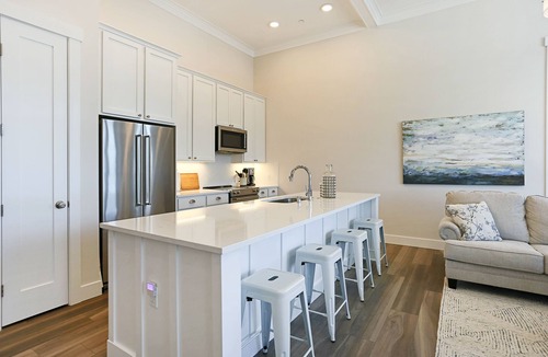 Seabrook House | New* Seabrook's Windjammer: Ocean View loft in the Town Center!