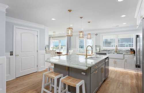Topsail Beach House | NEW! Steps to beach, Free Early Check-in Sun-Sun, Kayak, Hot Tub, Elevator, FUN