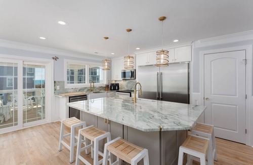 Topsail Beach House | NEW! Steps to beach, Free Early Check-in Sun-Sun, Kayak, Hot Tub, Elevator, FUN