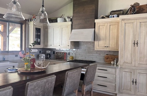 Gardiner House | Newly Listed Madian Basin Escape ~ 5 Mins to Yellowstone National Park