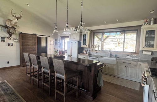 Gardiner House | Newly Listed Madian Basin Escape ~ 5 Mins to Yellowstone National Park