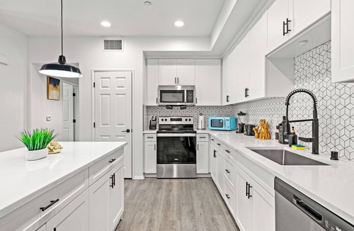 Placentia Apartment | Newly Remodeled 3BR Apt + Mins to Disney & Arcade