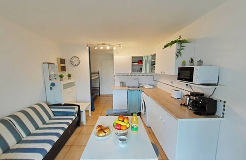 Saint-Pierre-la-Mer Apartment | Nice studio