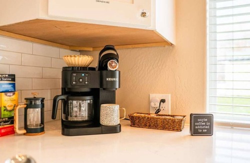 Post Falls House | No Fee | New Private Cottage | Fireplace + Full Kitchen