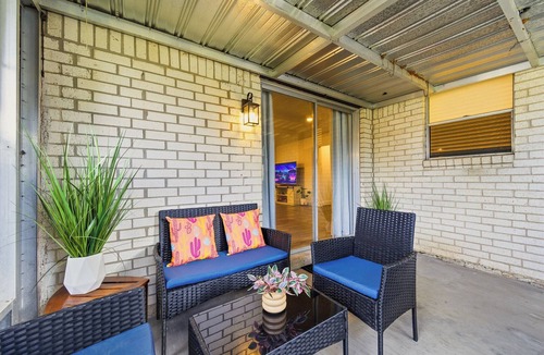 Pearland House | *NO FEES* Backyard, Patio, Board Games -Family Friendly- Near NRG, Med Ctr, NASA