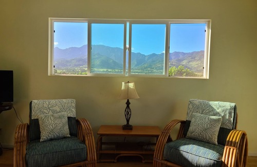 Waialua House | North Shore Tropical Studio with breathtaking mountain views!