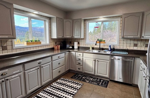 Kettle Falls House | Northern Comfort ~ Private And Quiet ~ Lake And Mountain Views!