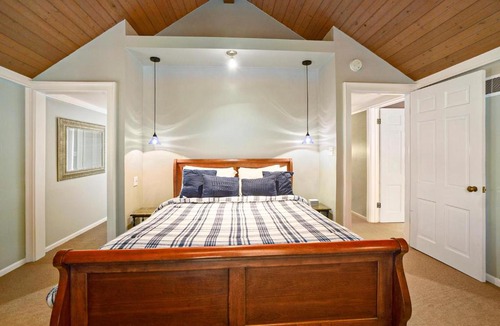 Saugatuck House | Northgate