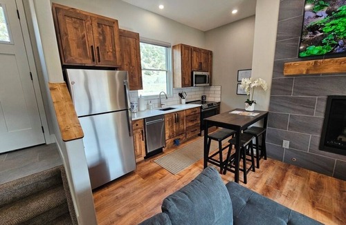 South Fork House | Nothing Compares - Brand New Construction & Luxury, AC, Fiber WIFI. Retreat.