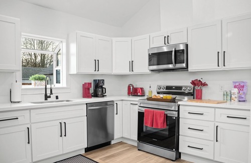 North End House | Now with AC! Great N Tacoma Location: Spacious Yard-Game Room- King Bed-Firepit