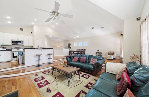 Willow Meadows/Willowbend Area House | NRG Stadium Steps Away- Perfect World Cup Stay w/Parking and Security Gates