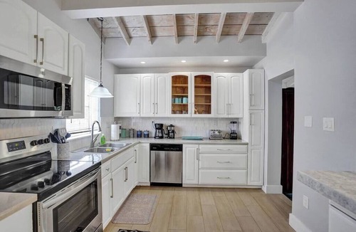 Lake Ridge House | Oasis Retreat! - 4BR/3BA Private Pool Home!