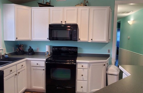Colington Cottage | OBX Beach Xanadu - .7 miles to the beach plus HOTTUB! 🏖🏄‍♀️👙🩳🩱🩴🕶🏌‍♂️🚲