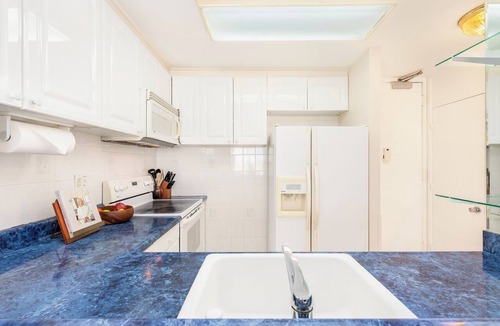 Waikiki Condo | Ocean & Marina Views Condo Short Walk to the Beach at the Ilikai Marina