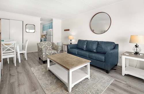 Caine Woods Condo | Oceanfront 1Bedroom/1.5 Bath Condo-Slps 4-King Bed