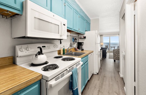 Caine Woods Condo | Oceanfront 1Bedroom/1.5 Bath Condo-Slps 4-King Bed