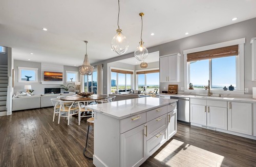 Westport House | Oceanfront 5BR | Hot Tub, Game Room & Kids Bunk Room | Steps to Pacific