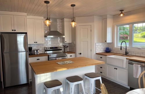 Embree House | Oceanfront clapboard cottage - a great central location!
