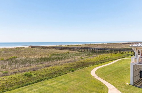 Red Fish Cove Condo | Oceanfront condo with gorgeous views, pool & hot tub - dog-friendly