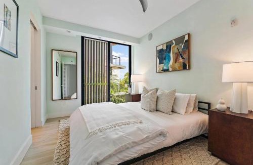 Palm Beach Shores Apartment | Oceanfront Modern 2 Bedooms Condo in Palm Beach