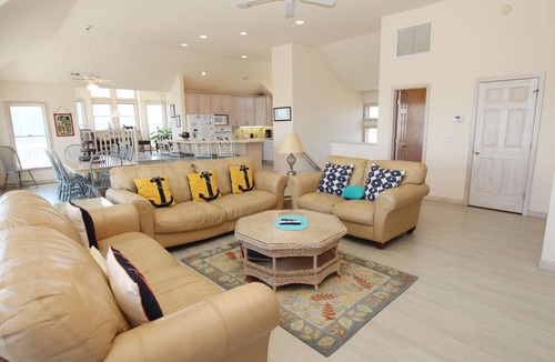 Whalehead Beach House | OCEANFRONT, Pool, Priv Beach Access, Rec Rm, WL945, Sweet Dreams