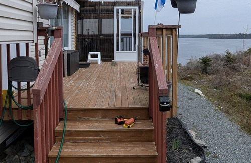 Port Dufferin House | OCEANFRONT RUSTIC ESCAPE with Hottub and Sauna can Sleep 8!
