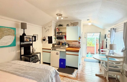 Sooke Hotel | Oceanfront Studio :Ocean access, boardwalk, dock, BBQ, Kayaks & crab traps!