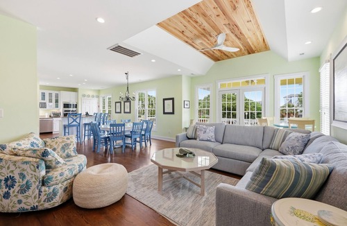Emerald Isle House | Oceanside,private pool,golf cart,elevator,easy beach access,in Spinnaker's Reach