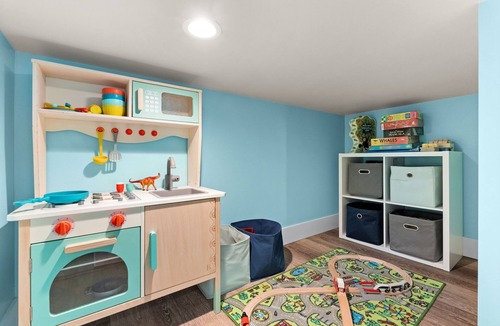 Westport House | Oceanview Retreat - Hot Tub + Game Garage + Spa Suite + Kids Cave - Westport, WA