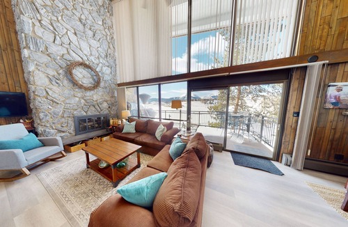 Dillon Condo | On Lake, WOW Views! 4 Kings, Big Deck. Walk to Marina, Concerts, Events