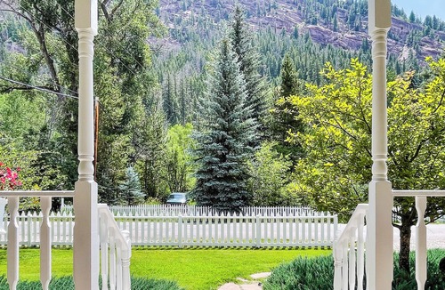 Redstone House | On River Time – Cozy Riverfront Retreat on Redstone Blvd