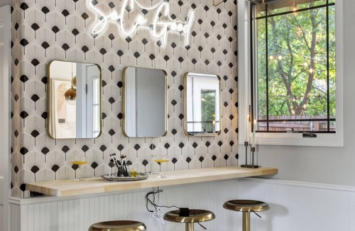South Congress House | On SoCo Pool Table, Arcade + Theater Sleeps 16