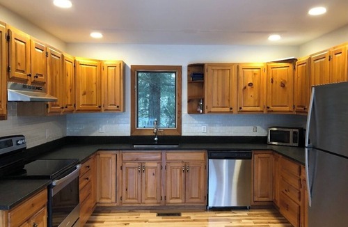 Carrabassett Valley House | On the shuttle bus route and private house without neighbors!