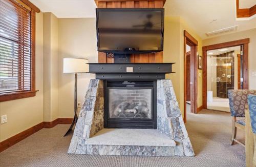 Peak 8 Apartment | One Ski Hill 8307, Great Views, Resort Amenities