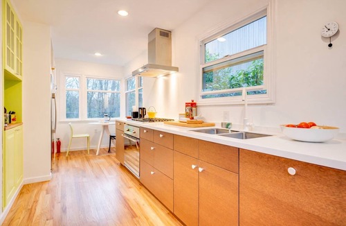 Stevens House | Open Layout w/Patio! Cozy 2BR by the UW Arboretum
