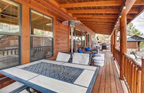 Heber House | Overgaard Cabin with Private Deck, Grill and Fire Pit!