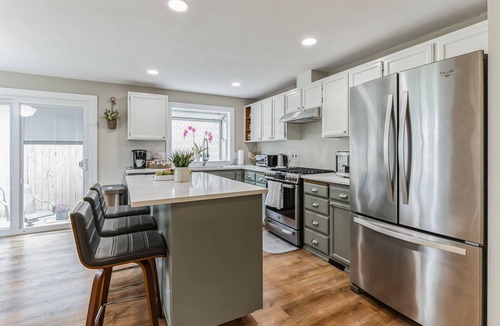 Everett House | Park,Mountain View,Near Downtown Everett,Boeing, Seattle Premium Outlets,casinos
